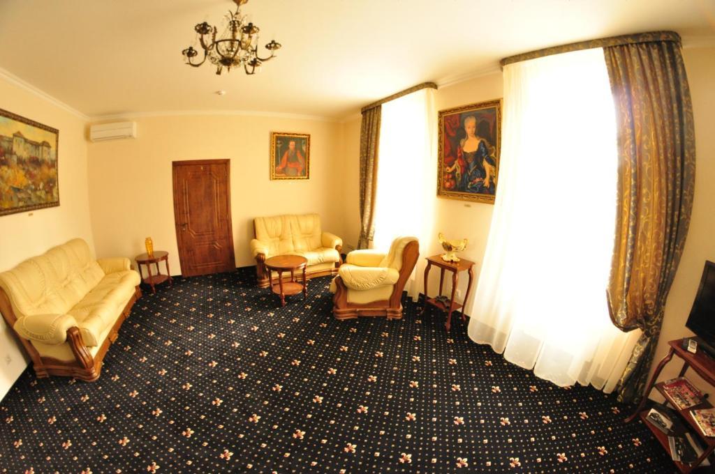 Boutique Hotel Villa P Użhorod Zewnętrze zdjęcie